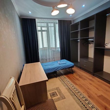 Комната В 4Х Комнатной Квартире Alma-Ata Exteriör bild