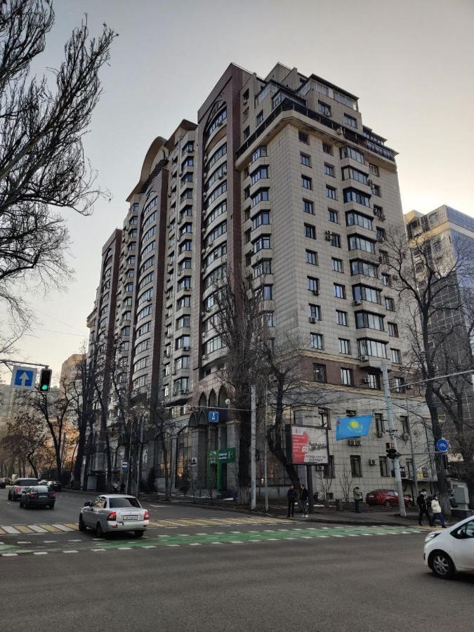 Комната В 4Х Комнатной Квартире Alma-Ata Exteriör bild